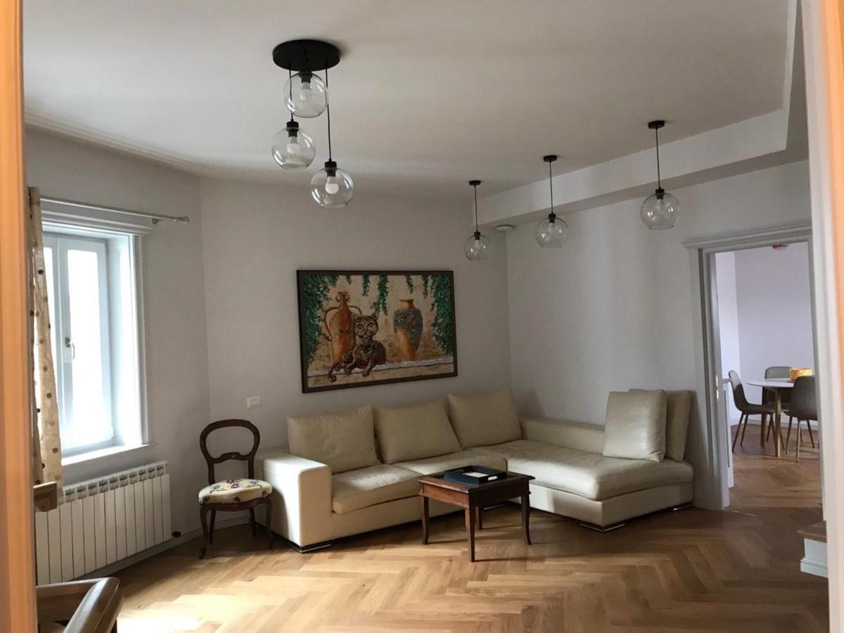 Augsburg Apart Piatra Neamţ Exterior foto
